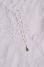 Load image into Gallery viewer, Vintage 9ct Gold Oval Locket on 9ct Gold Belcher Link Necklace
