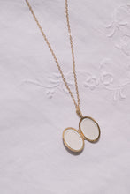 Load image into Gallery viewer, Vintage 9ct Gold Oval Locket on 9ct Gold Belcher Link Necklace
