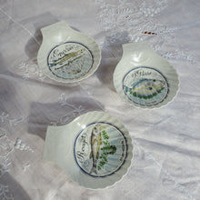 Load image into Gallery viewer, Set Of Three French Fish Shell Dishes

