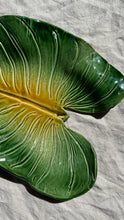 Load image into Gallery viewer, vintage banana leaf plate
